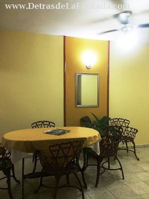 Restaurant and cocktail bar lounge