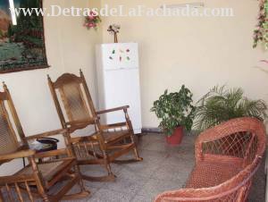 Calle Toscazo (Pons y Naranjo) #53 entre Independencia y Real. Reparto Raúl Sancho.