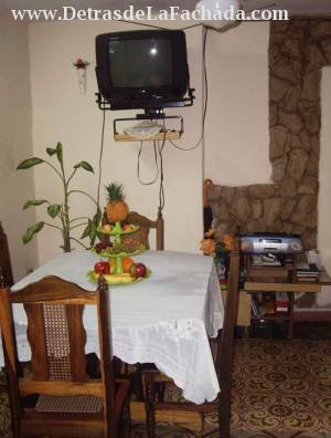 Calle Toscazo (Pons y Naranjo) #53 entre Independencia y Real. Reparto Raúl Sancho.