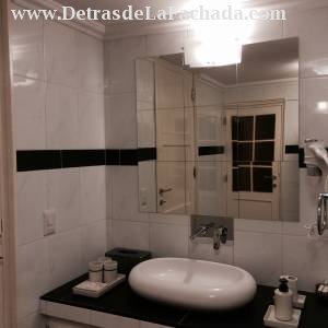 Avenida 31A  ,2605  entre la calle 30 y 26 .