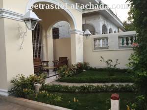 Avenida 31A  ,2605  entre la calle 30 y 26 .