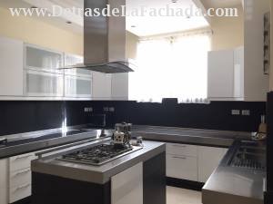 Avenida 31A  ,2605  entre la calle 30 y 26 .