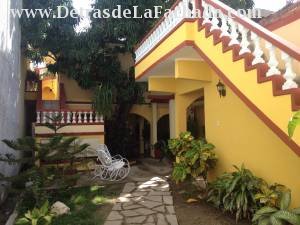 Calle Real 158 B entre Perla e Iglesias.