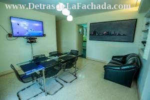 Ave. de los Presidentes No. 256 Piso 2, e/ 11 y 13.