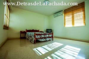 Ave. de los Presidentes No. 256 Piso 2, e/ 11 y 13.