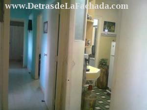 Pasillo, cocina a la derecha, cuarto y baño