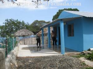 House with direct access to beach