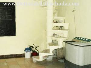 Escalera de acceso a la placa