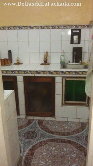 Cocina amplia con gas de la calle y agua caliente