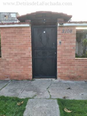 Calle 218 #2108 entre 21 y 23 Atabey