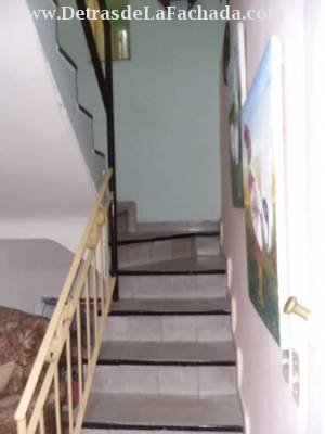 Escalera de acceso a la planta alta