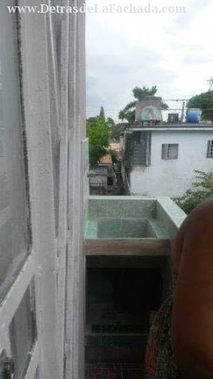 BALCON CON LAVADERO,PARTE TRASERA SALIENDO DE LA C