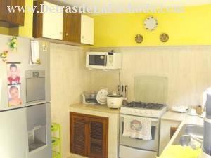 cerca ave de Acosta, en el reparto Sevillano.