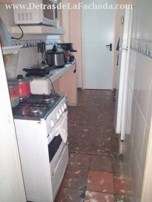 Otra parte de la cocina, meseta para equipos eléct