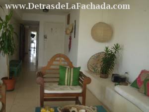 Entrada principal-pasillo a los cuartos