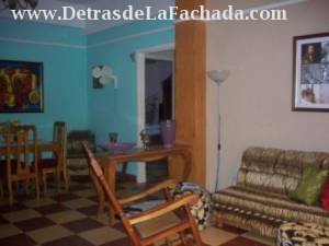 Amplia Sala-Comedor de 7m , ventanales tipo balcón