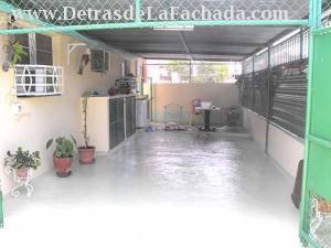 cerca ave de Acosta, en el reparto Sevillano.