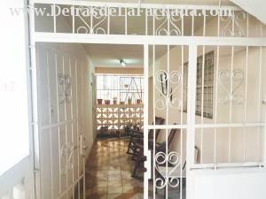 Entrada 1er piso muy bajito