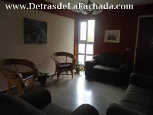 Spacious and ventilated room with window to the st