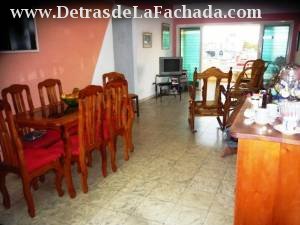 ángulo sala comedor y balcón