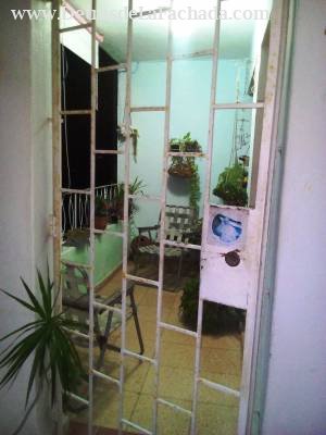 Lourdes 253, apto. 7, entre Holguin y Milán