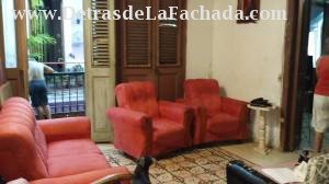 Room and balcony to the street