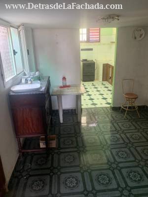 A dos cuadras del malecon y dos del Hospital Ameijeiras