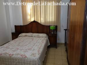 A una cuadra de Santa Catalina y 2 de 10 de Octubre