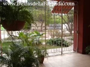 Vistal del portal al Jardí