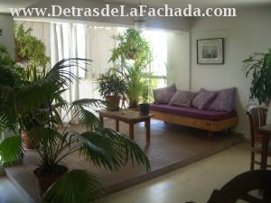 Terraza cerrada con ventanas que pueden abrir