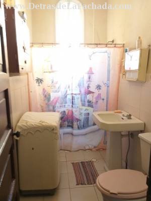 Cuarteles no.107 entre Compostela y Habana