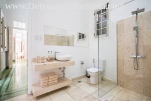 Calle San Lázaro 966 entre Aramburo y Hospital