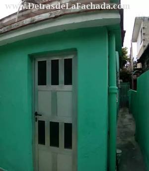 View from the patio to door kitchen