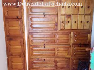 Frente al policlinico