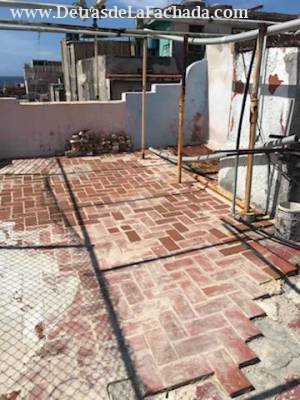 A dos cuadras del malecon y dos del Hospital Ameijeiras