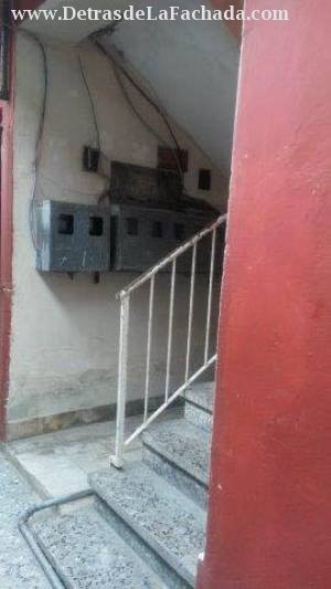 Escalera para subir al apartamento