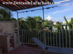 Terraza que da para el mini golf