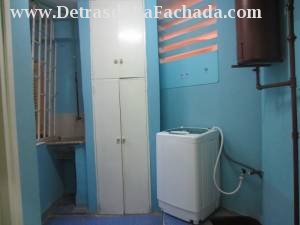 Area de lavado con closet. Laundry room
