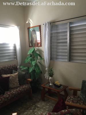 Sala amueblada de la propiedad