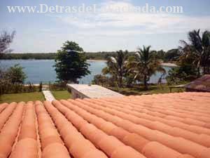 Patio desde el techo. Vista al mar.
