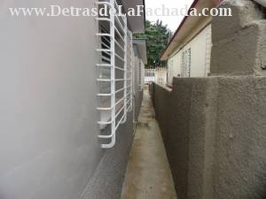 Detras de Cochinito,muy cerca del Poder Popular.