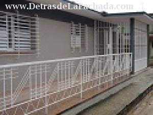 Detras de Cochinito,muy cerca del Poder Popular.