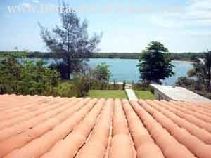 Patio desde el techo. Vista al mar.