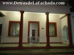 Frente de la casa portal