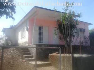 Guillermo Castillo No. 27 e/ Maceo y Cespedes