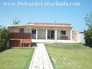 Patio desde final de la propiedad.