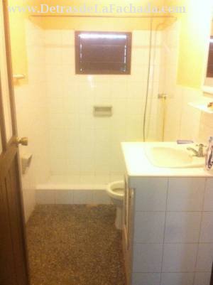 Calle 21A e/ 10 y 10A, No 1006A