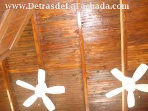 The living room wooden roof. Maximiza the conford.