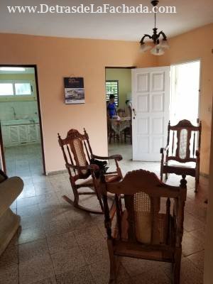 Ave Finlay .número 20 F entre 1ra y 2da