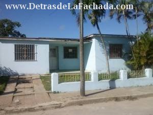 Fachada de la casa, mapa con dimensiones